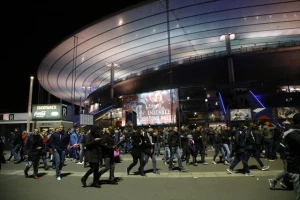 "Pakao" u Parizu - Eksplozije ispred stadiona Francuska!