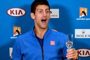 Jedan 'tvit' i 15 emotikona - Ovako izgleda Novakova sezona!