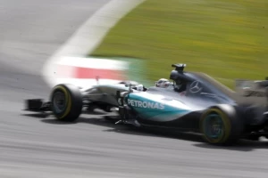 Hamilton na pol poziciji i u Austriji