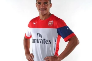 Aleksis obukao Arsenalov dres!