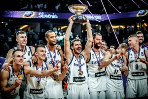 Slovenija pozdravila šampione: Toči se besplatno pivo, košarkaše čeka ordenje