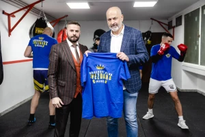 "Grof" obožava boks, podržao najmlađi klub u Srbiji!